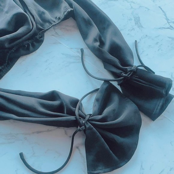 Black crop blouse top - size 6 (XS) - Picture 3 of 3